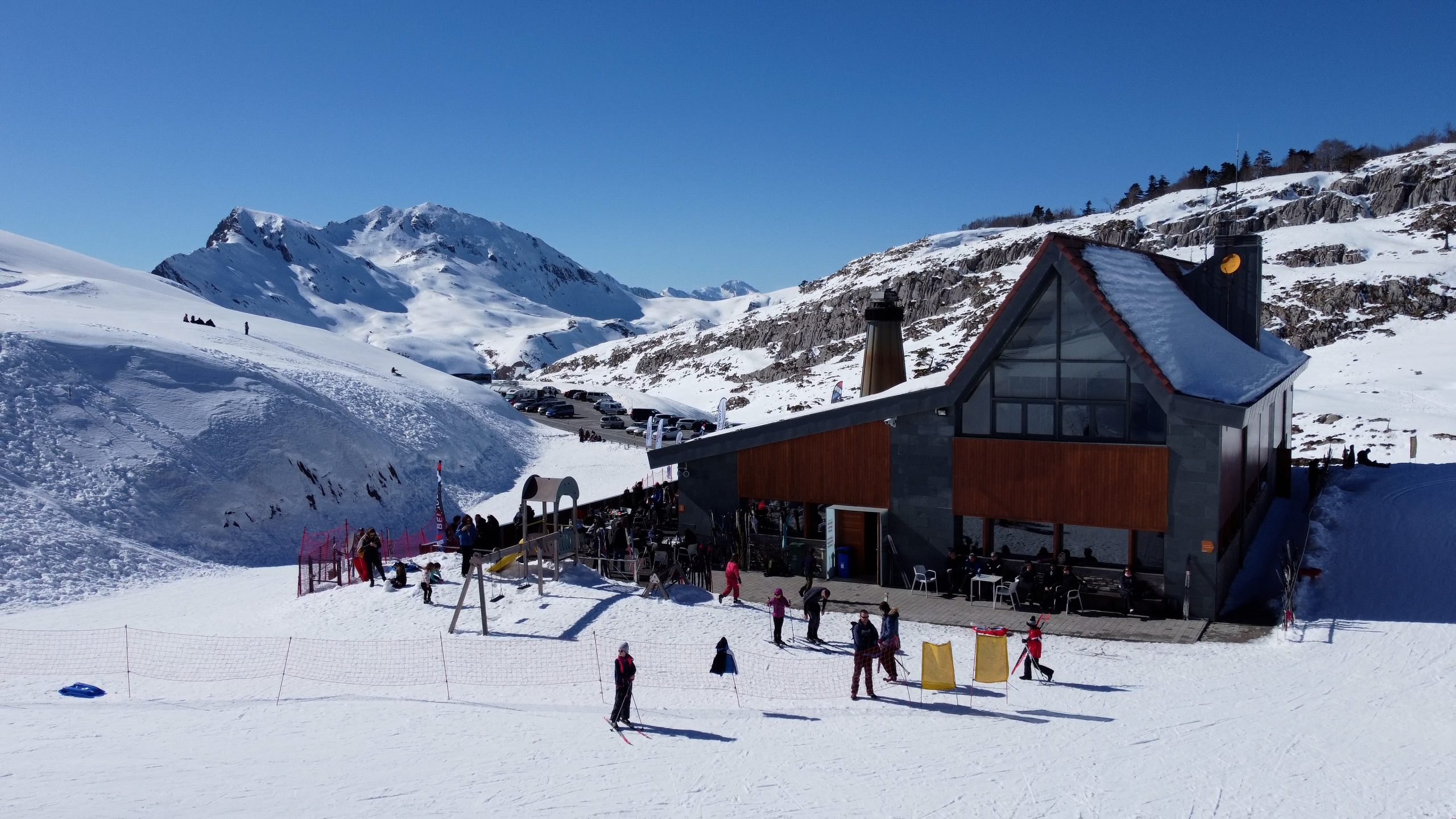 Larra-Belagua cierra la temporada de esquí con balance positivo que supera los 22 000 asistentes a pesar de la falta de nieve